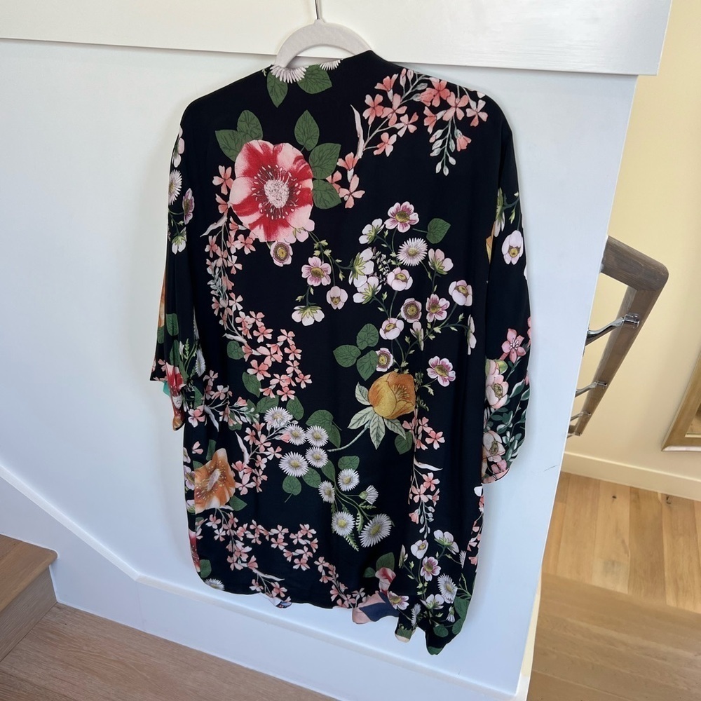 Charlie B Reversable Floral Kimono Black and Red Womens Medium - Picture 5 of 11